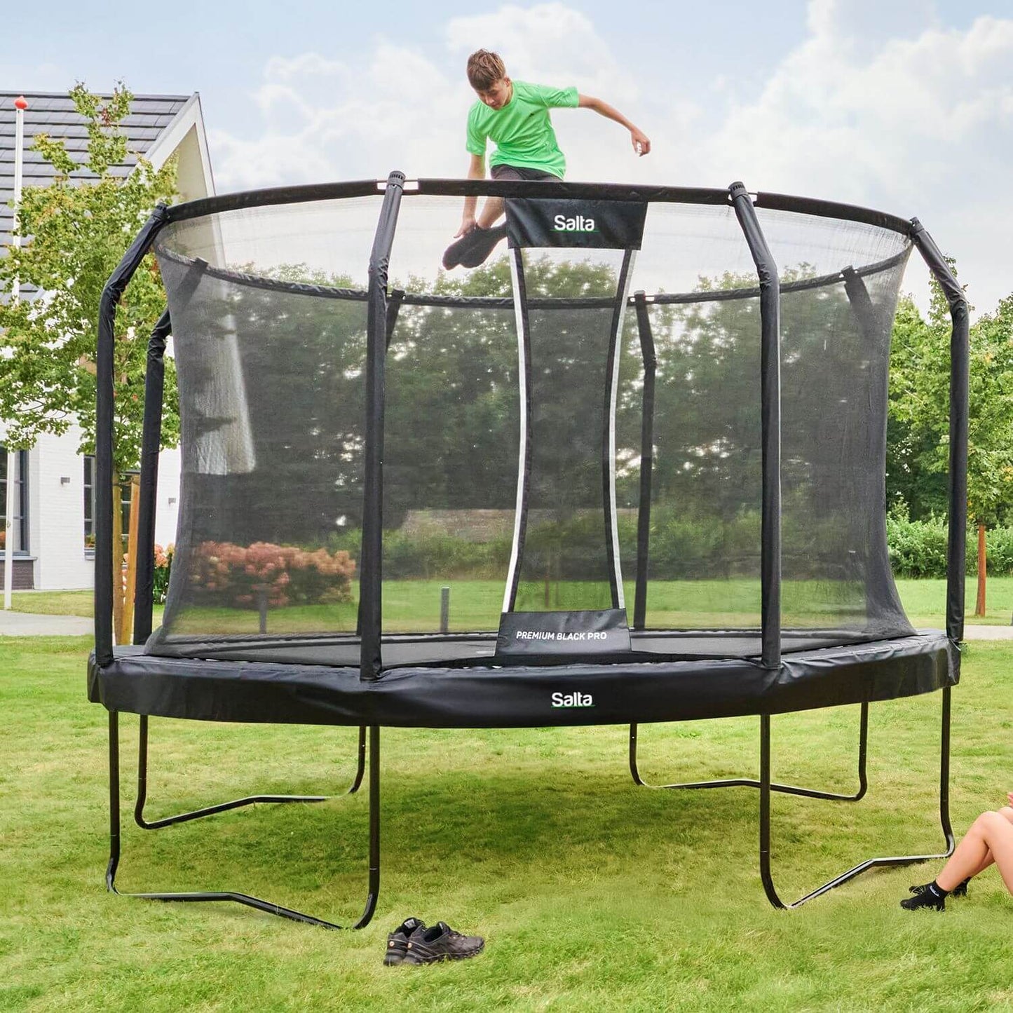 Salta 8.5ft Premium Black Pro Round Trampoline + Safety Net