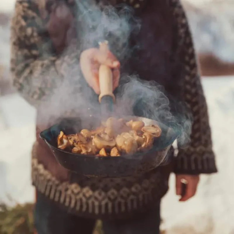 Cast Iron Frying Pan with Wooden Handle for Fire Pit Cooking – 18cm