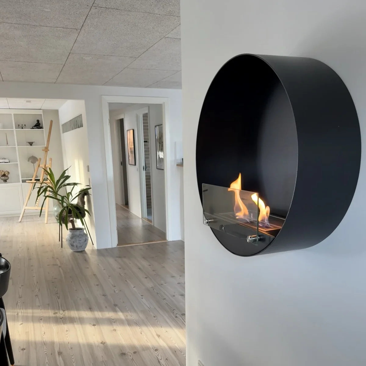 ScandiFlames Delaware Black Round Wall Mounted Bioethanol Fireplace
