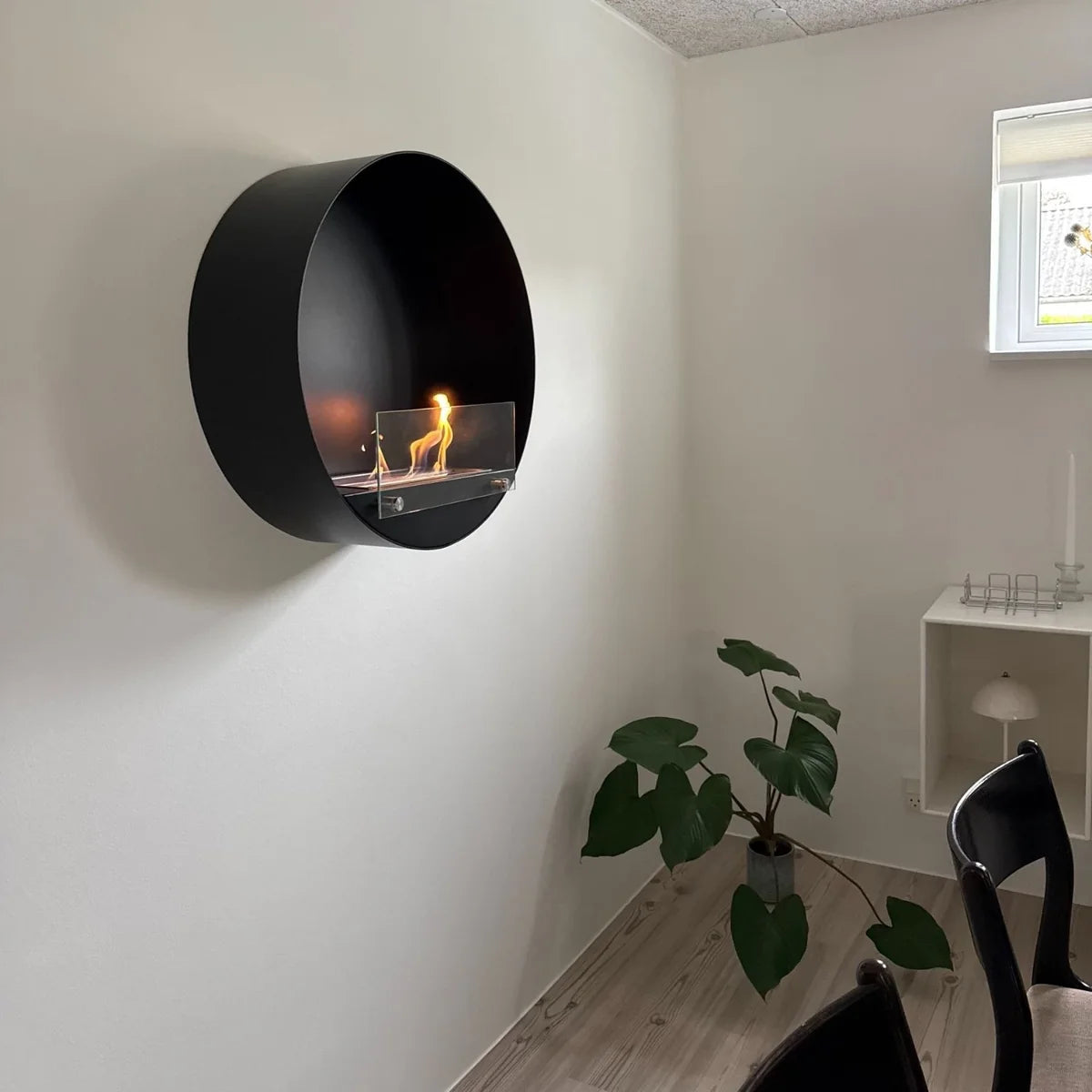 ScandiFlames Delaware Black Round Wall Mounted Bioethanol Fireplace