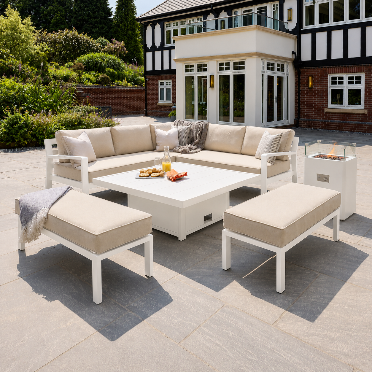Hex Living Hosting Set in Porcelain White | Garden Furniture Set