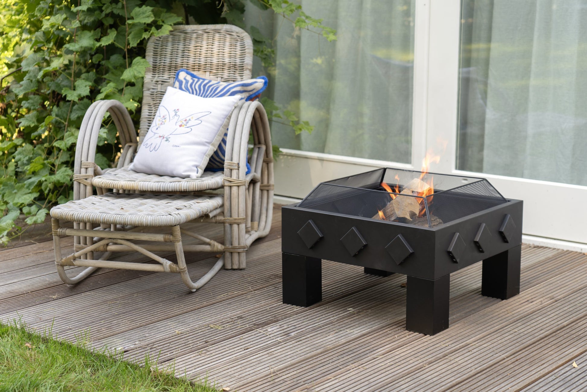 HEAT Kvadrat Fire Bowl – Square Outdoor Wood Burner