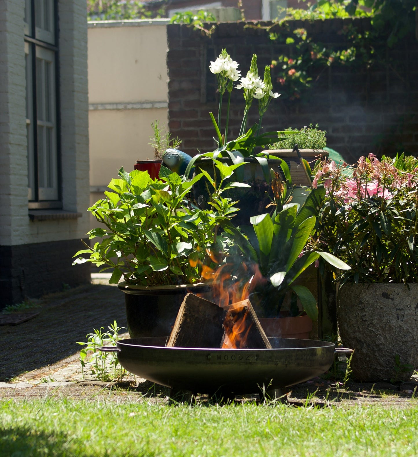 MOODZ Fire Bowl with Feet & Handles, Rusty Brown