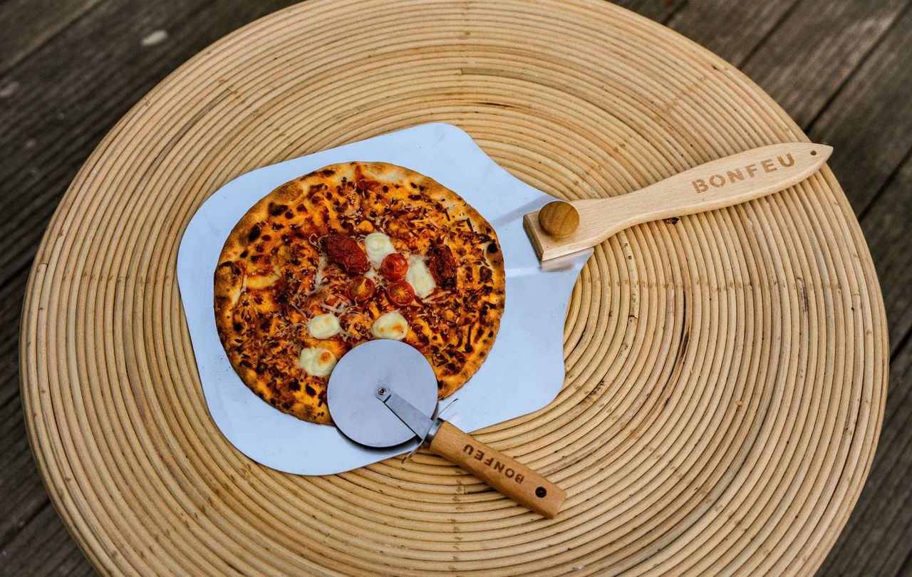 BonFeu BonPizza Stainless Steel Pizza Spatula with Wooden Handle for Easy Serving
